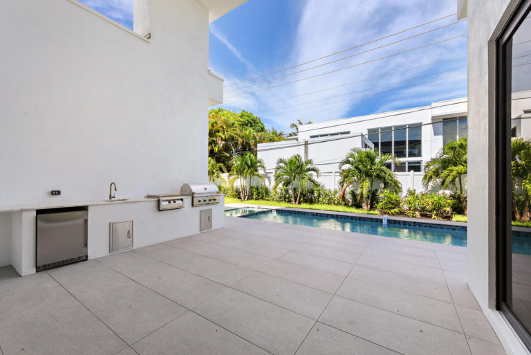 Bold & Sleek Modern Residence