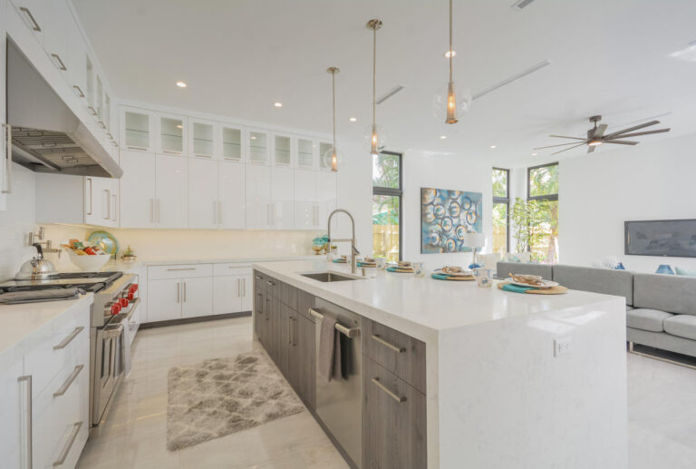 264-NE-4th-St-Boca-Raton-FL-large-015-96-Kitchen-1486x1000-72dpi