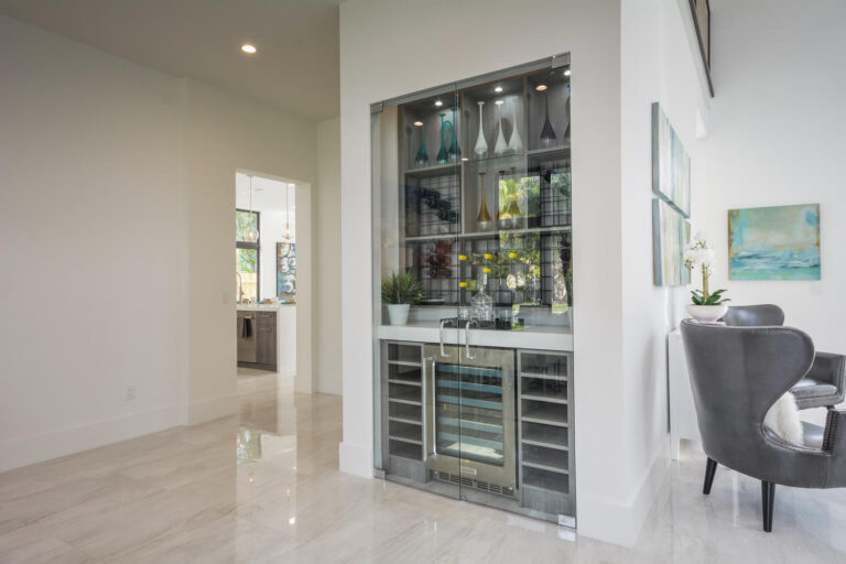 264-NE-4th-St-Boca-Raton-FL-large-019-80-Bar-1500x1000-72dpi