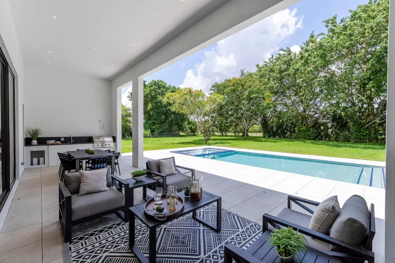 657e9145da01fa41bd5fdd82366ed1bf-uncropped_scaled_within_1536_1152