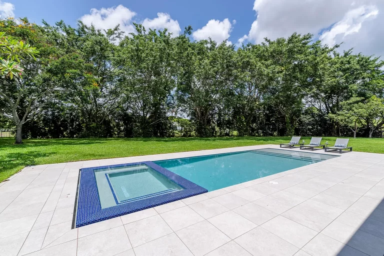 e42641d54e5cb2f02ae335d612fde42d-uncropped_scaled_within_1536_1152